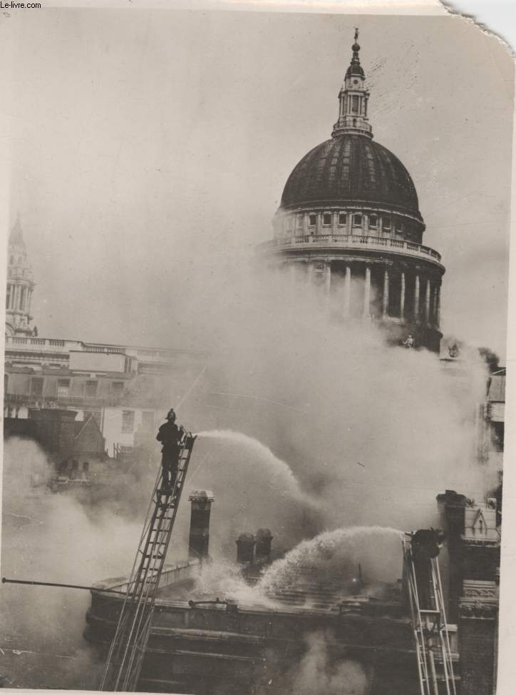 PHOTO ANCIENNE SITUEE - GRAVE INCENDIE A LONDRES