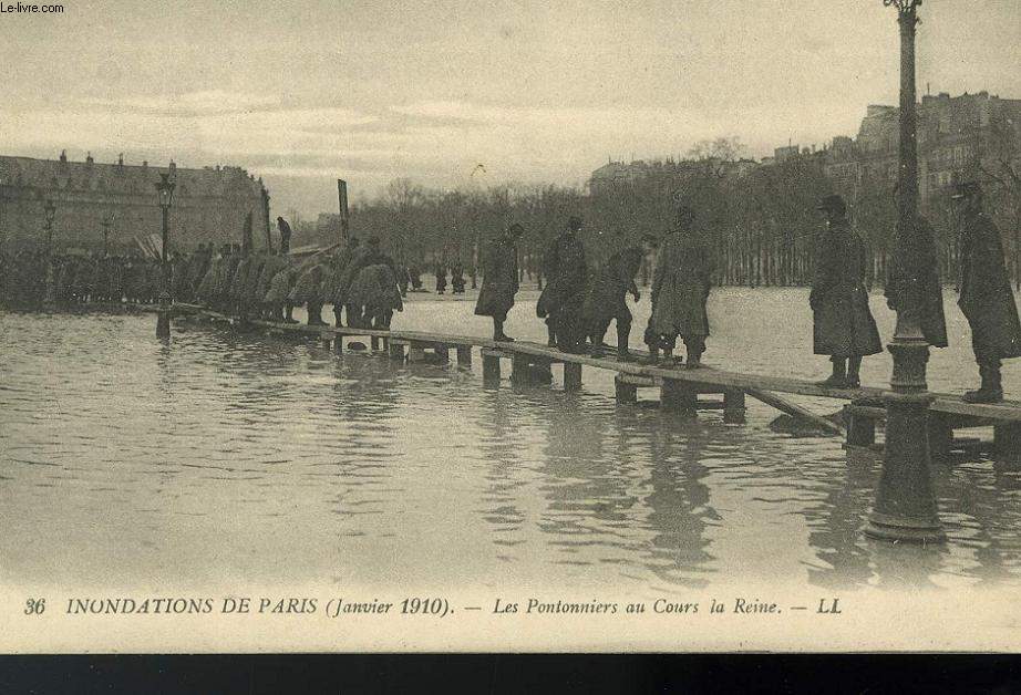 CARTE POSTALE - 36 - INONDATION DE PARIS - JANVIER 1910 - LES POMPIERS AU COURS LA REINE