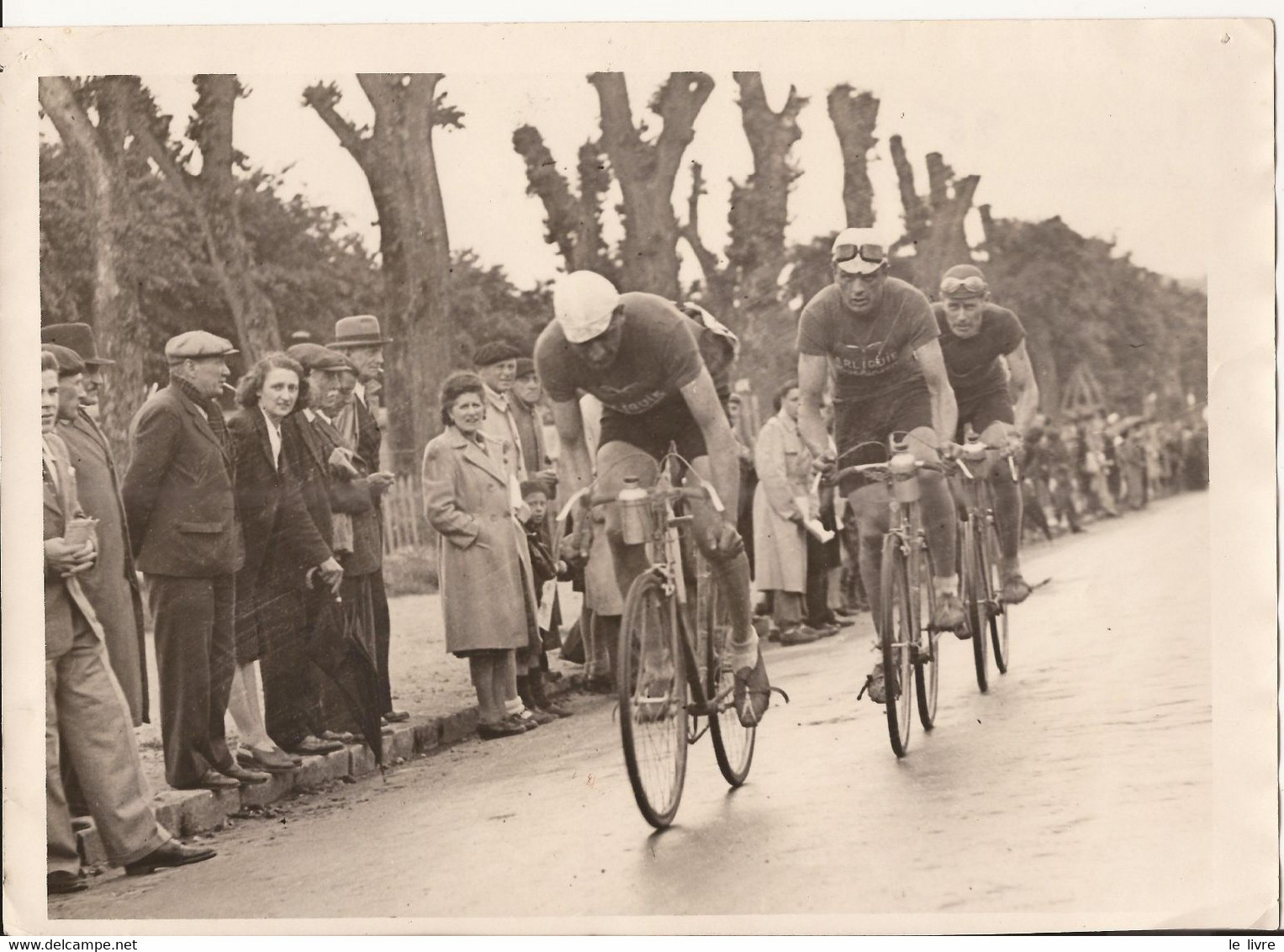 CYCLISME TOUR D'ORLEANS ? 1950 GROUPE DE COUREURS MAILLOTS ARLIGUIE