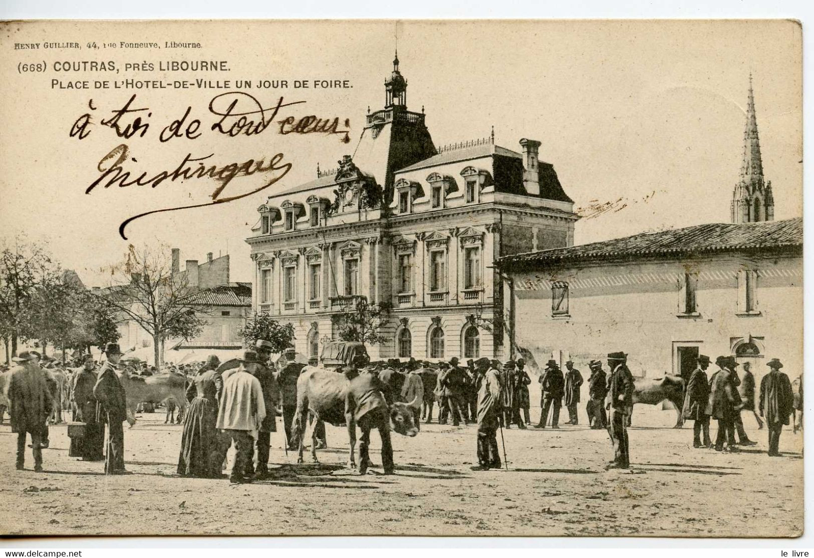 CPA 33 COUTRAS. PLACE DE L'HOTEL DE VILLE UN JOUR DE FOIRE 1902