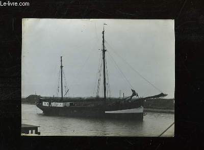 1 Photographie originale en noir et blanc, d'un bateau  2 mts ( Provenant des Archives d'un Armateur de Pche  la Morue de Bgles (Gironde - 33)).