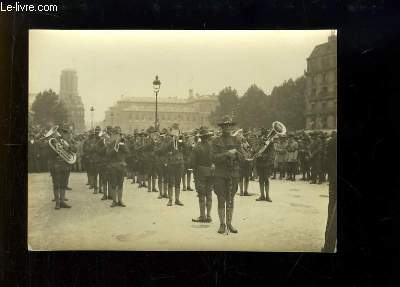 Photographie ancienne originale d'une fanfare militaire amricaine sur la Place de l'Htel de Ville, le 6 sept. 1917