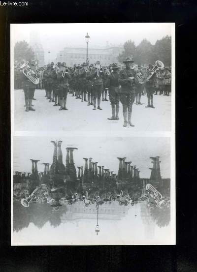 Photographie ancienne reproduite, d'une fanfare militaire amricaine sur la Place de l'Htel de Ville, le 6 sept. 1917